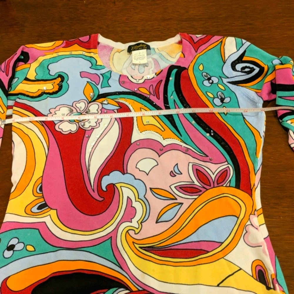 Cute flowers top size s feel free to make an offer